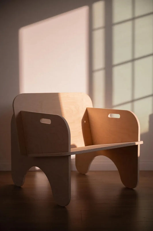 Mid-Century Modern Plywood Lounge Chair: Minimalist Wood Accent Reading Seat for Living Room