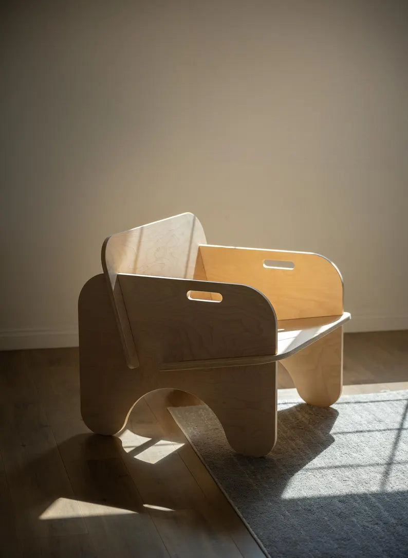 Mid-Century Modern Plywood Lounge Chair: Minimalist Wood Accent Reading Seat for Living Room